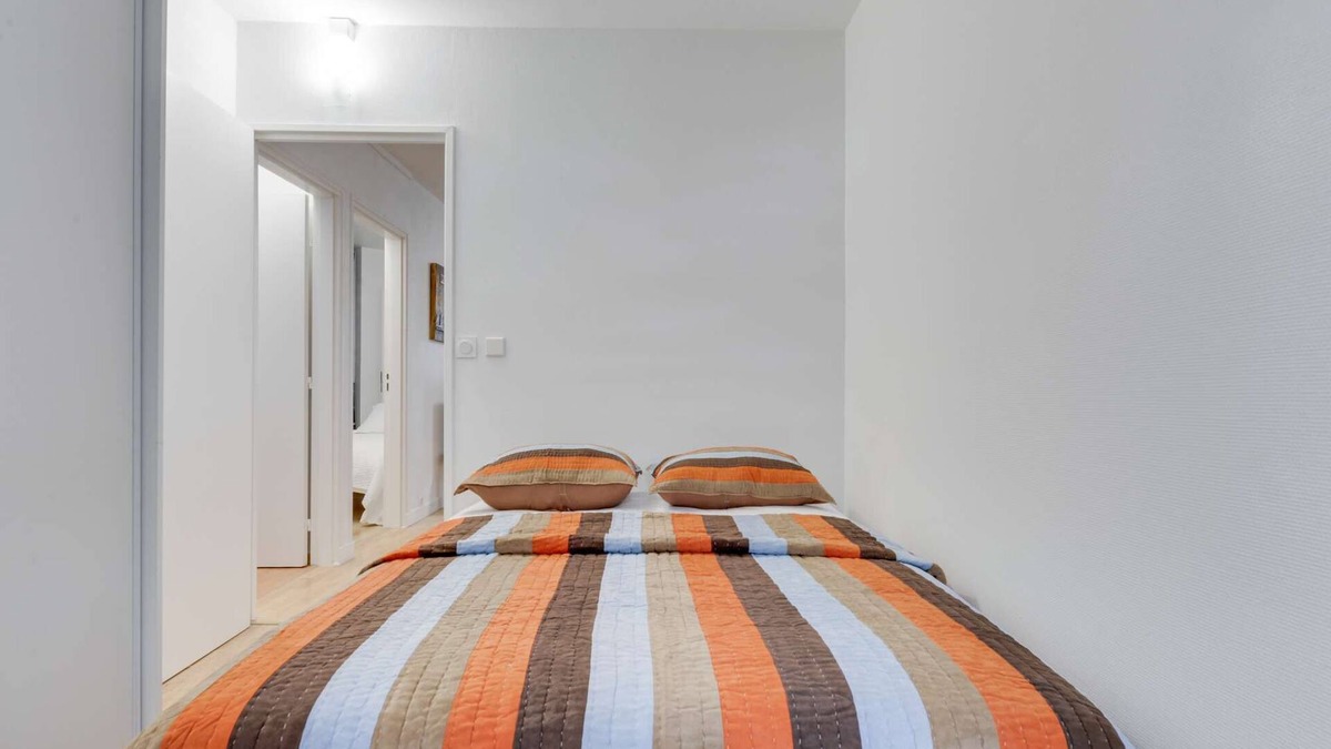 Saint-Germain-en-Laye Apartment | Chic and spacious apart with parking