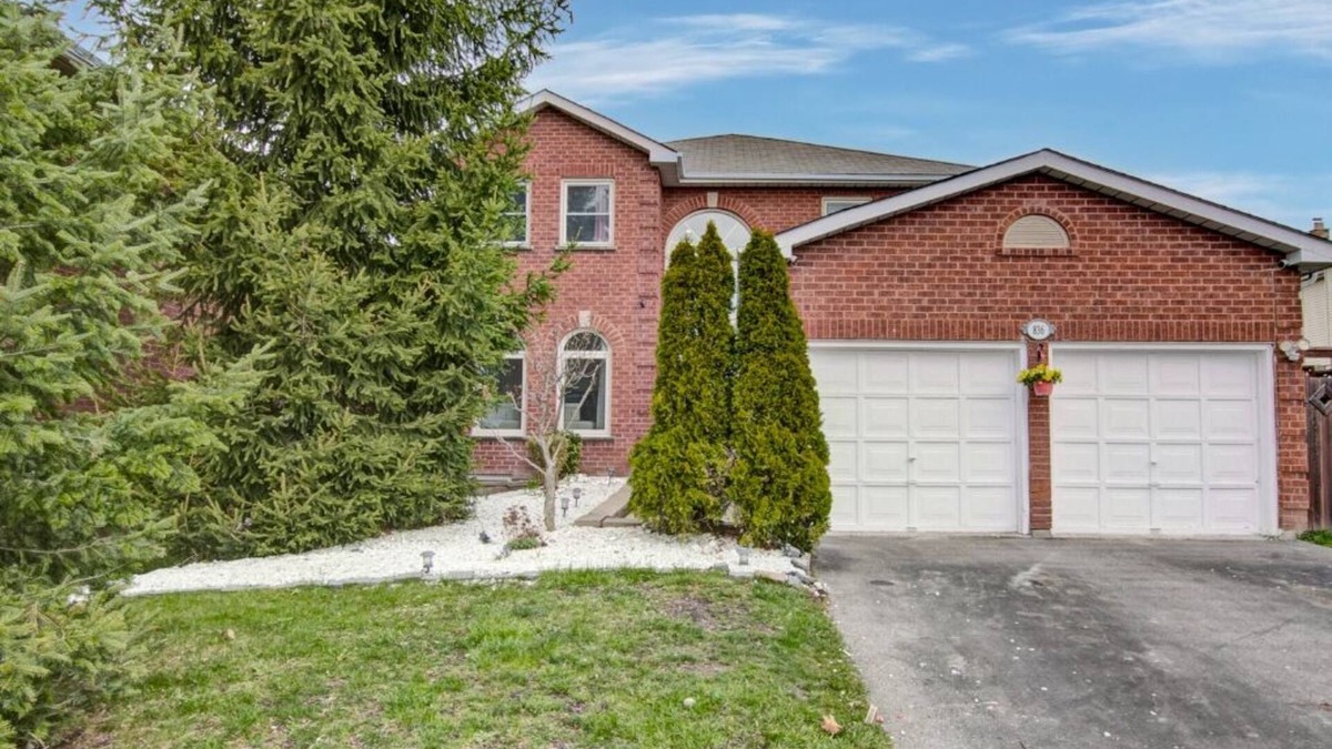 Durham Region House | Chic and modern basement with 2nLuxury Modern bedrooms with Separate Entrance