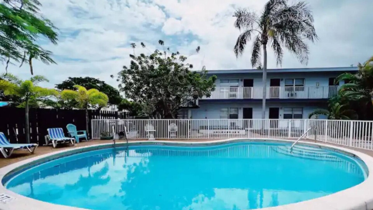 Victoria Park Apartment | Chic and Spacious 1-Bedroom Apt w/Pool/Parking Near the Beach & Las Olas