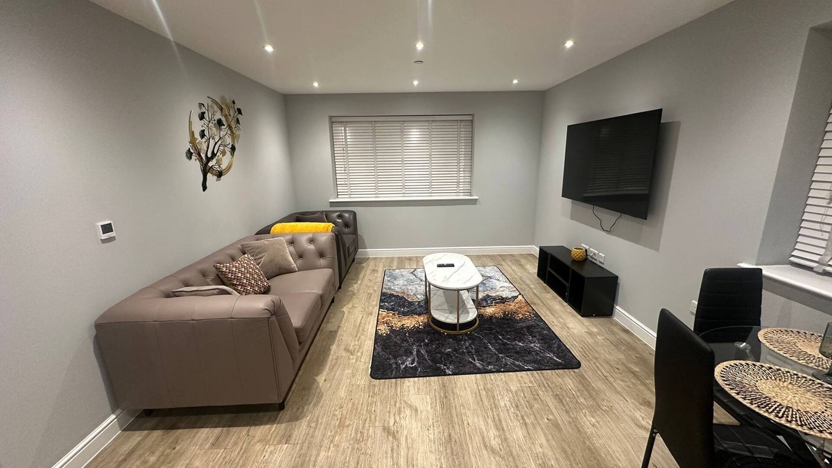 Ewell Apartment | Chic and spacious 2 bedroom, 2 bath Apartment