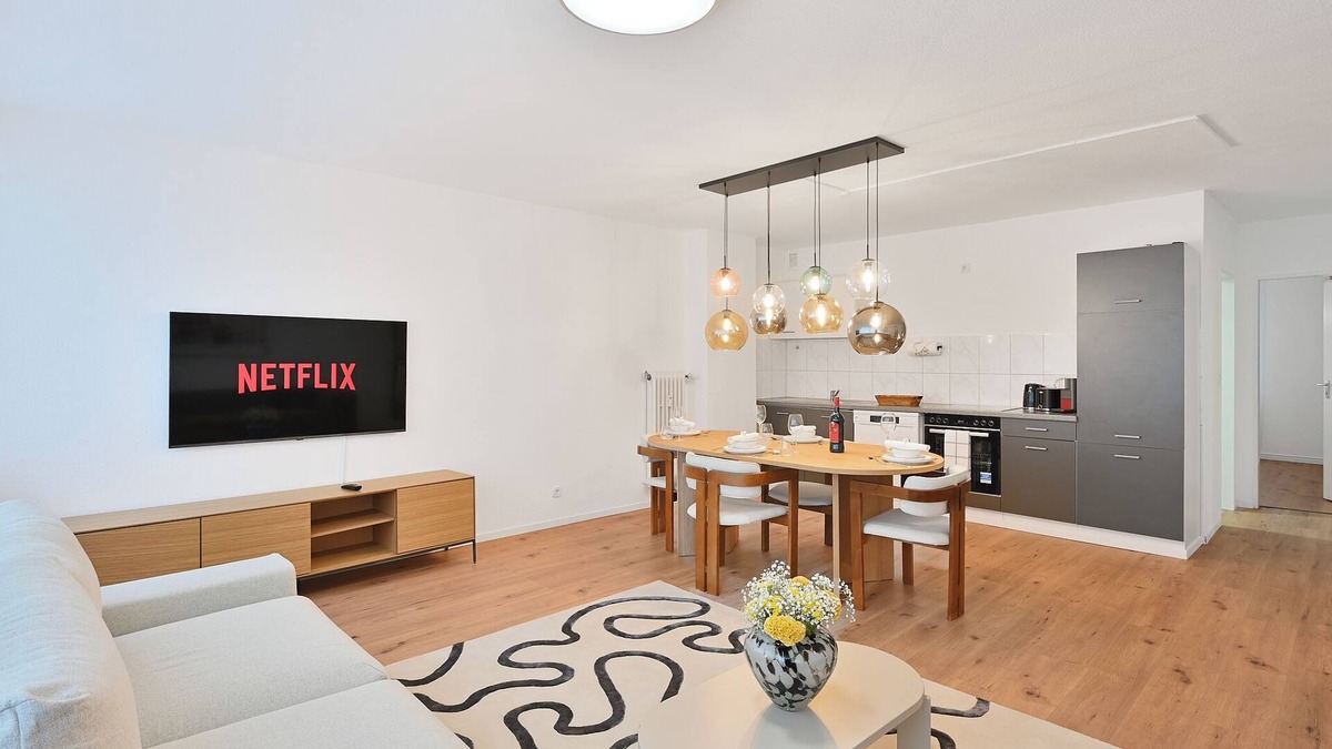 Wuppertal Apartment | Chic and Spacious 2Room Apartment in Wuppertal Center with Free WiFi and Kitchen