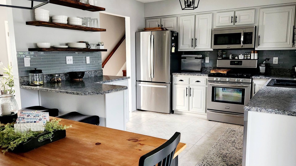 Erie House | Chic and Spacious 3 bedroom home located 3.4 mi from downtown Erie, PA