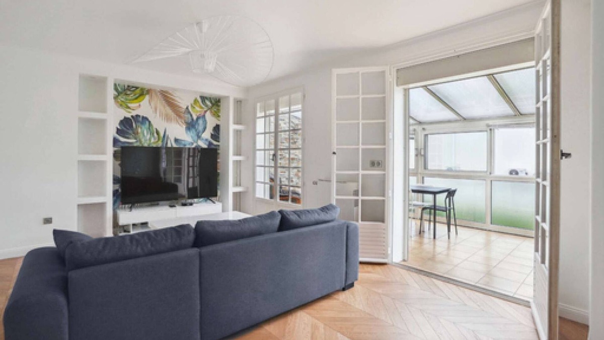 Morangis Villa | Chic and spacious apartment with great view