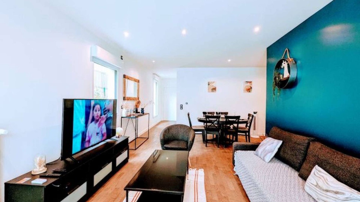 Clamart Apartment | Chic and spacious apart with parking and garden