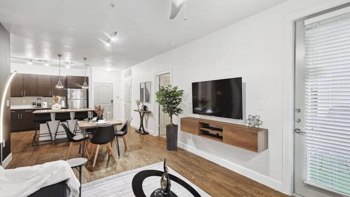 Frisco Apartment | Chic and Stylish 2B near Legacy West Wi-Fi, Fitne