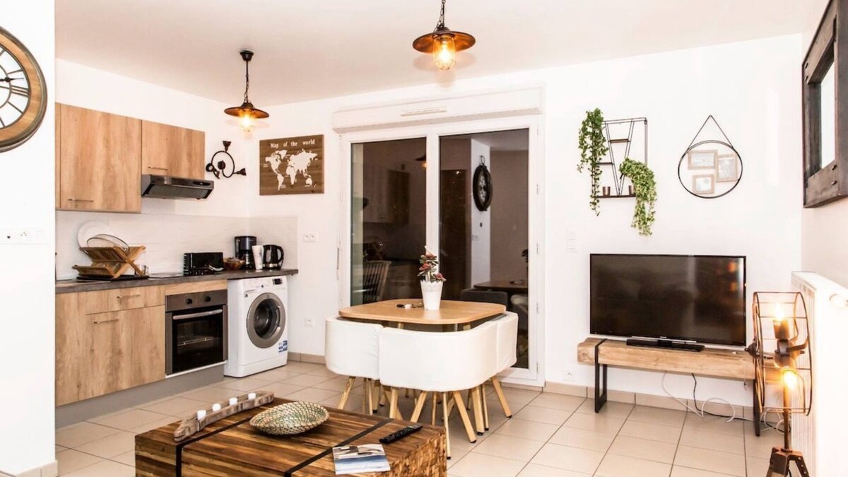 Courdimanche Apartment | Chic apart with terrace garden parking