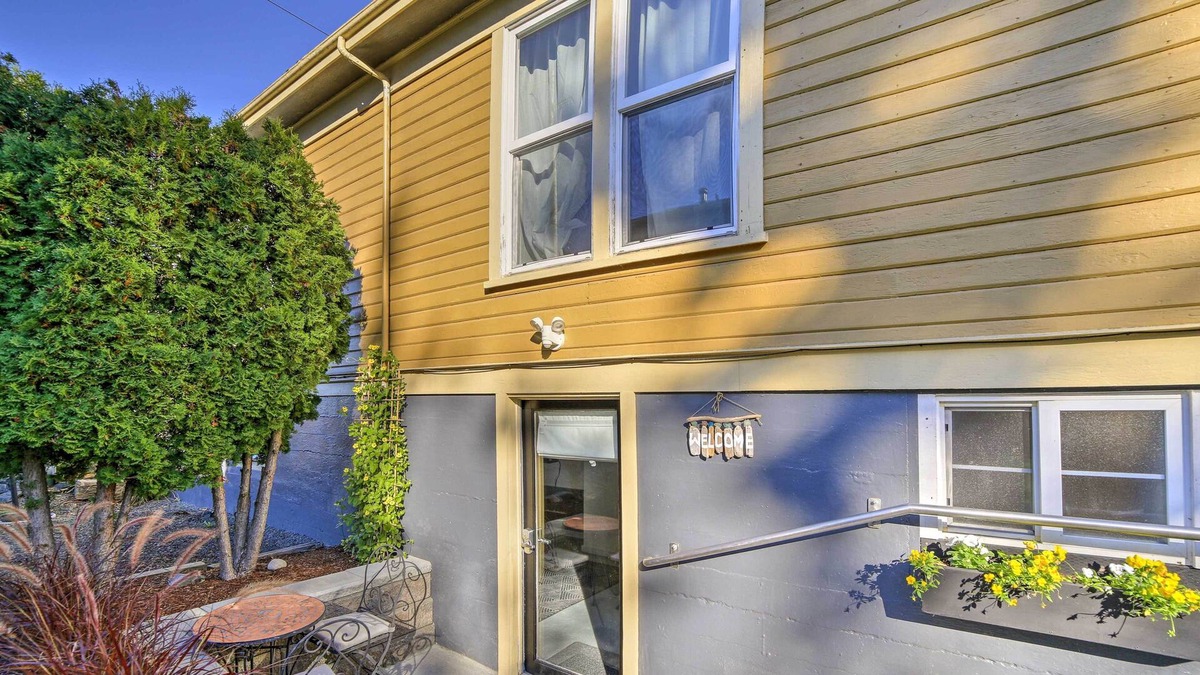 Fairhaven Apartment | Chic Apartment - 2 Blocks From Central Fairhaven!