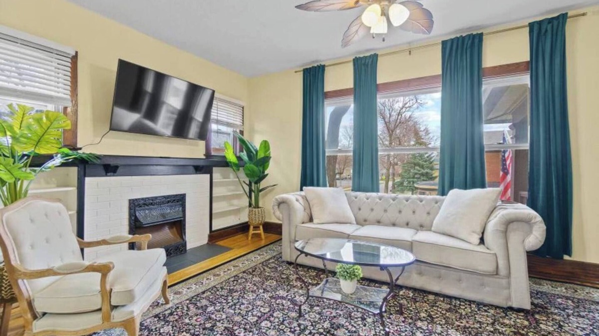 West Central Apartment | Chic Apt 5 blocks from Downtown w/Parking