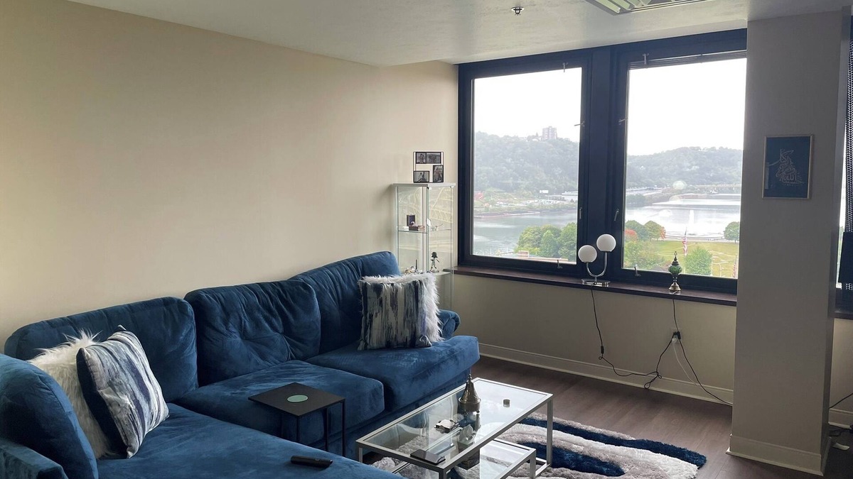 Downtown Pittsburgh Apartment | Chic Apt - Amazing Three Rivers Views in PGH Heart 24-7 Parking