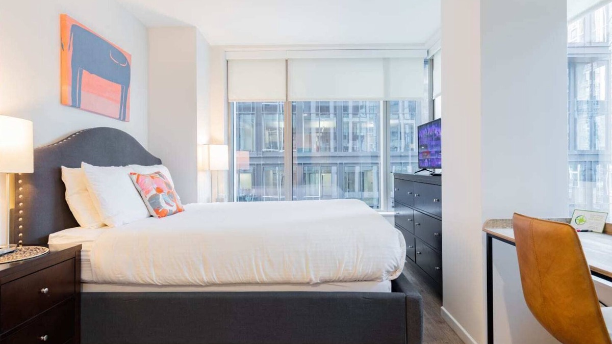 Seaport District Apartment | Chic Apt Seaport Summ