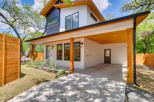 South Manchaca House | Chic Austin House with Spacious Backyard and Hammock