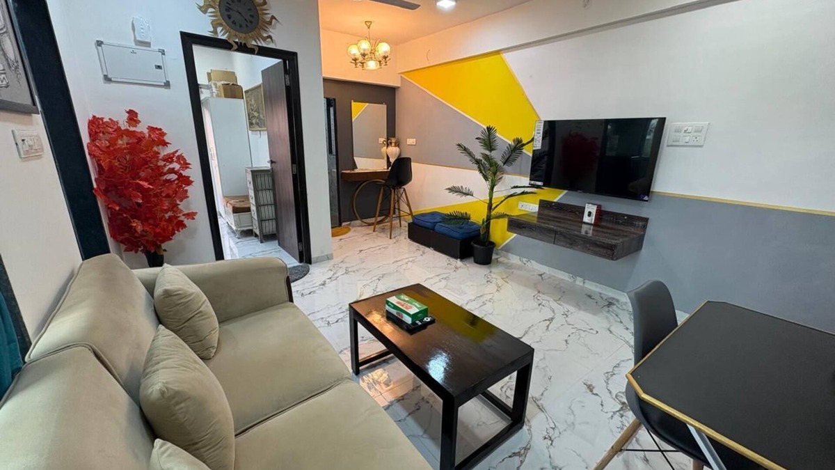 Bandra West Apartment | Chic Bandra West Hideaway: Cozy 1-Bedroom Retreat in the Heart of Mumbai