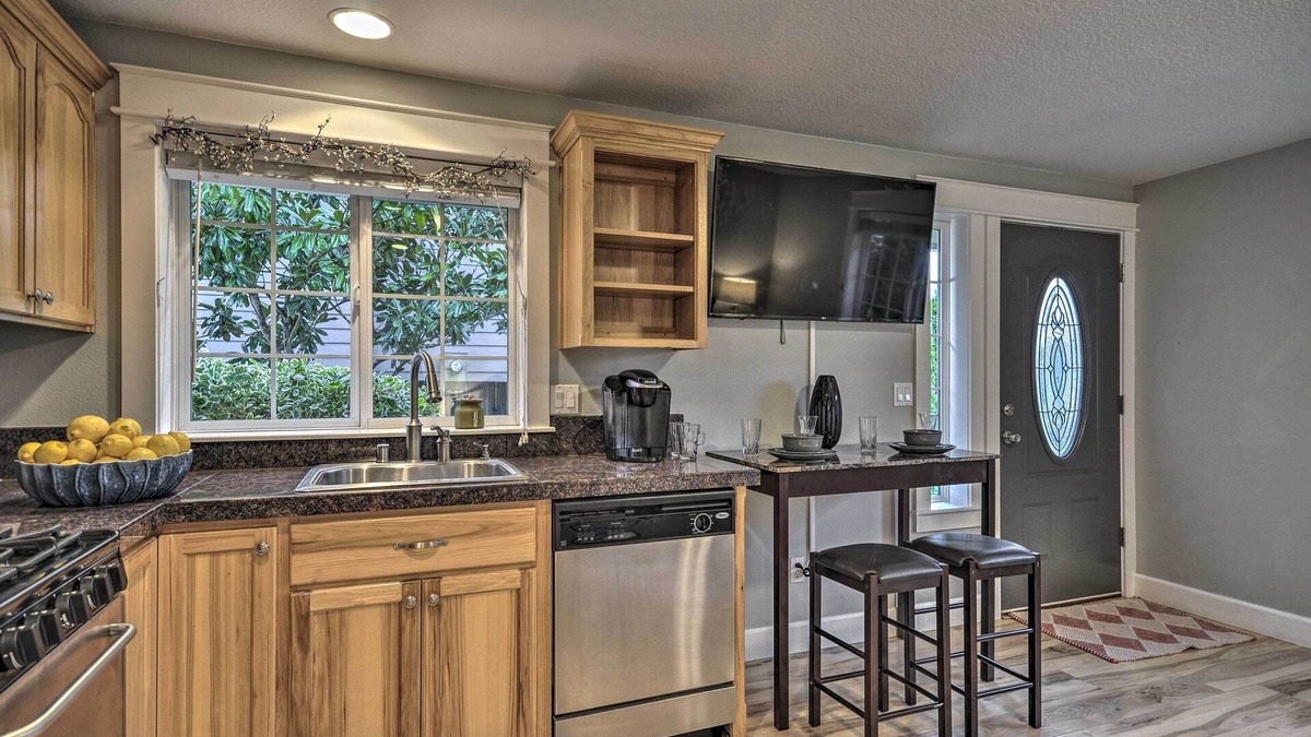 Battle Ground Apartment | Chic Battle Ground Apartment ~ 18 Mi to Vancouver!