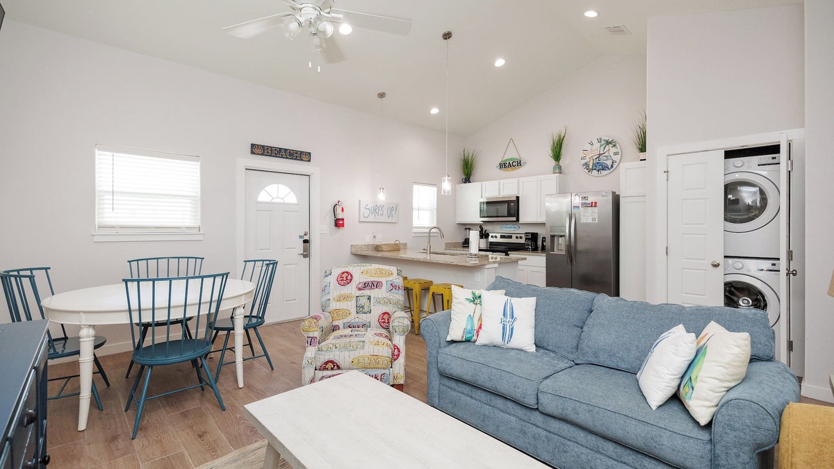Corpus Christi House | Chic Beach Escape: Resort Living, Private Outdoor Space, Short Walk to Beach