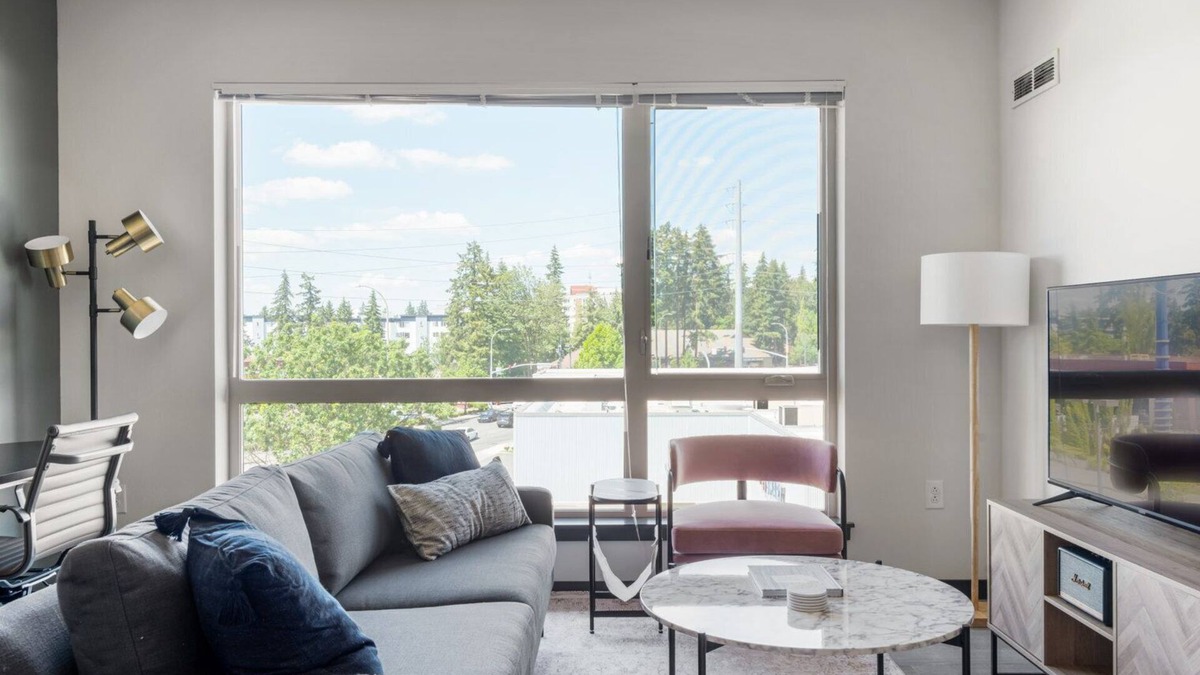 Northeast Bellevue Apartment | Chic Bellevue Studio w/Gym & W/D, by Blueground
