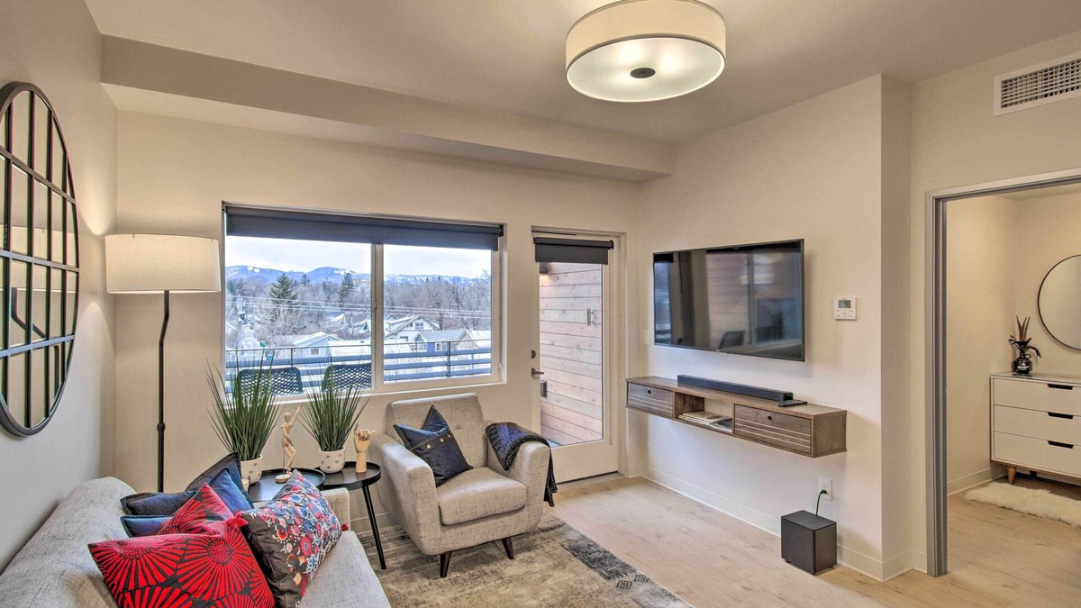 Bozeman Condo | Chic Bozeman Apartment - 1 Block Off West Main St!