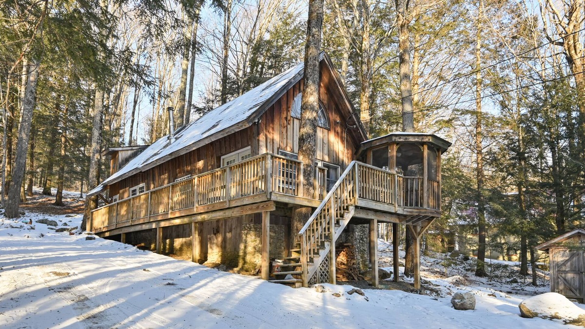 Winhall Cabin | Chic Cabin with Fireplace at Stratton Mountain
