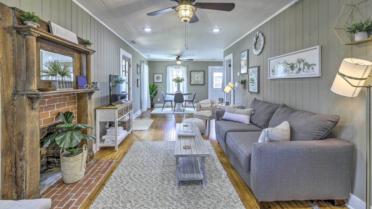 Carrollton Cottage | Chic Carrollton Cottage w/ Updated Interior!