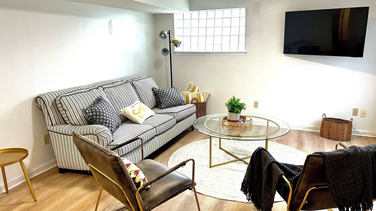 Hudson Apartment | Chic Chalet of Boston Mills - Historic Hudson