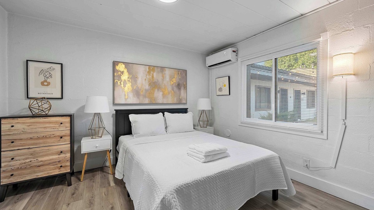 Near East Columbus Apartment | Chic City Retreat 93E