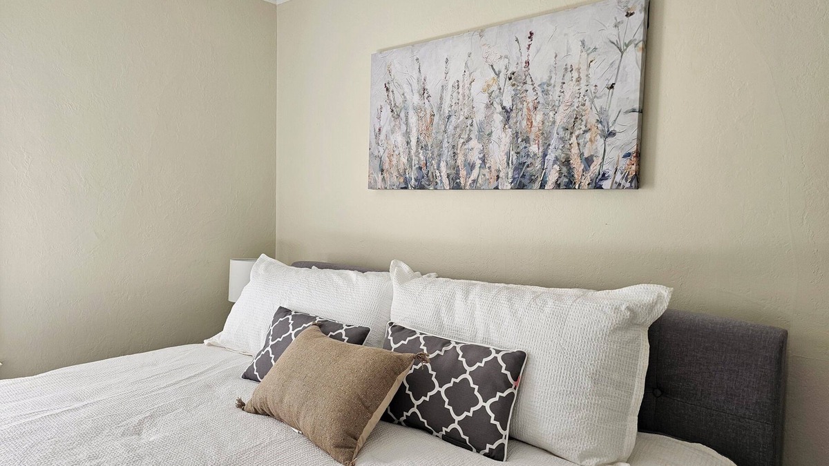 Vallejo House | Chic & Classy 1-Bedroom House in Quiet Area. Short Walk to Downtown and Ferry.