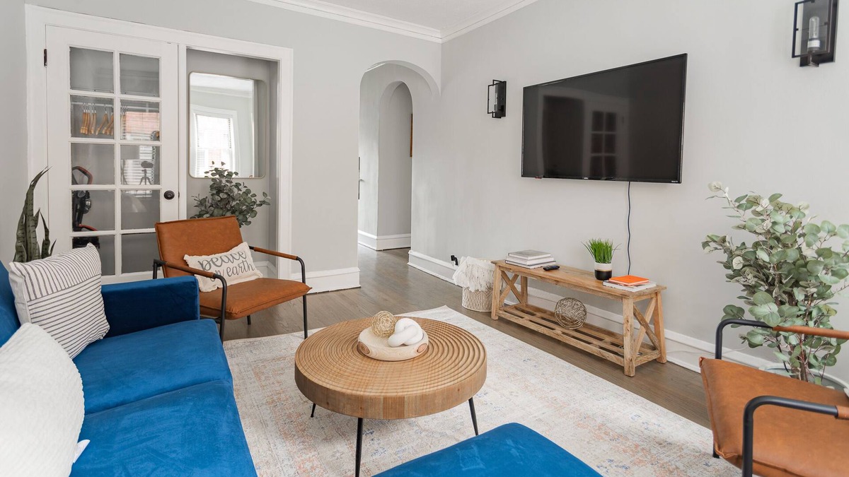 Chicago Apartment | Chic|Comfy|Renovated1Bd1Ba Perfect for Couples