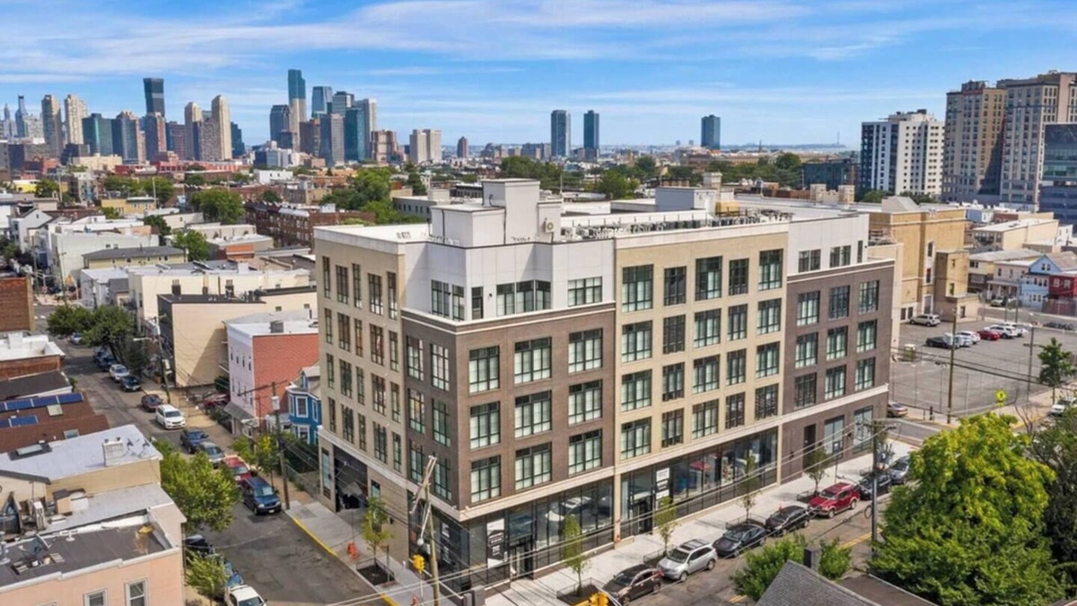 The Heights Apartment | Chic Condo by NYC w Rooftop & Parking on Premises