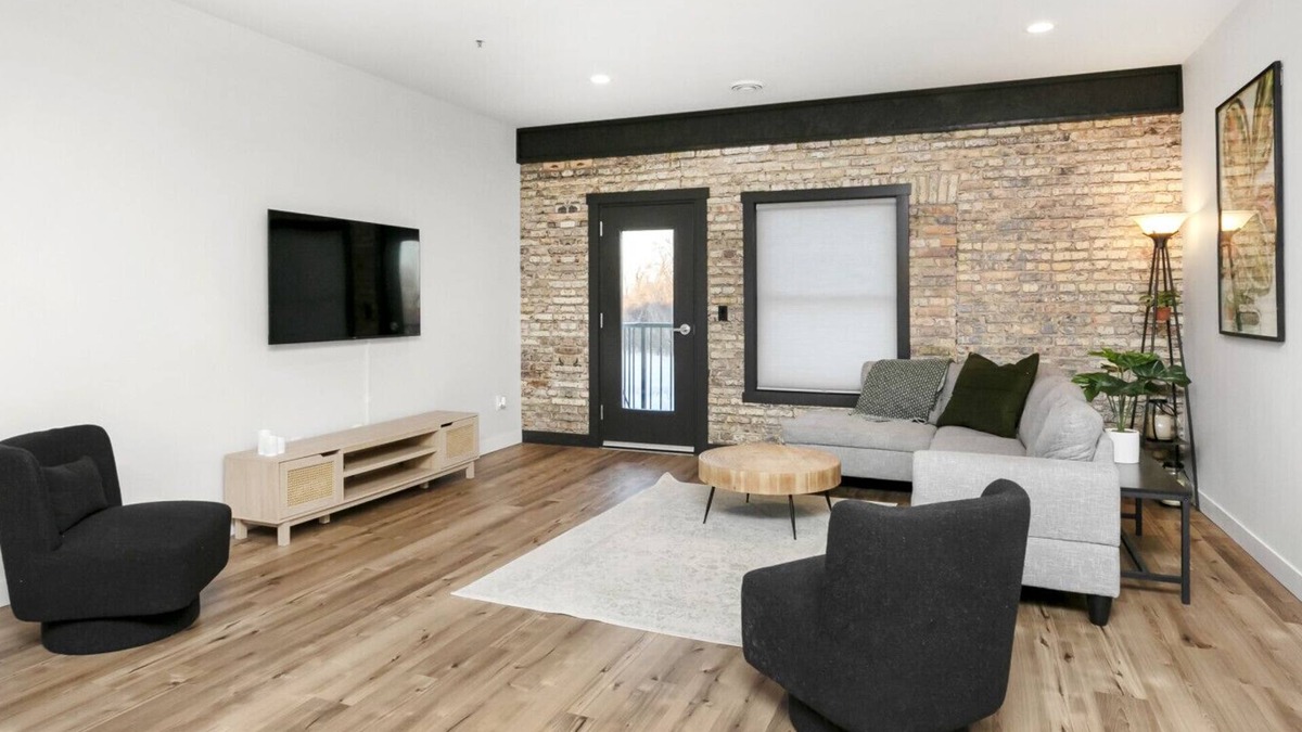 Dilworth Condo | Chic Condo in the Beautiful Rail District!
