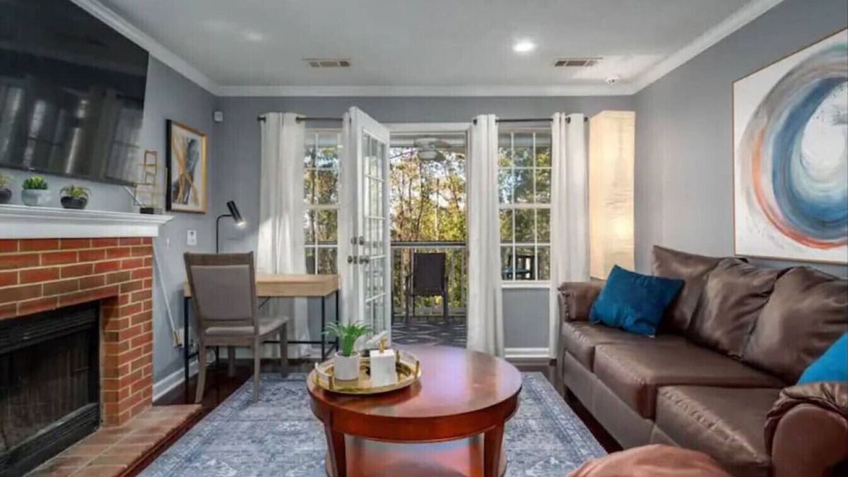 Meadowbrook Condo | Chic Condo Retreat: Private Bliss 'n Birmingham!