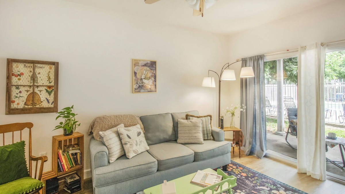 Gainesville House | Chic Condo w/Community Pool - Under 10 mins to UF