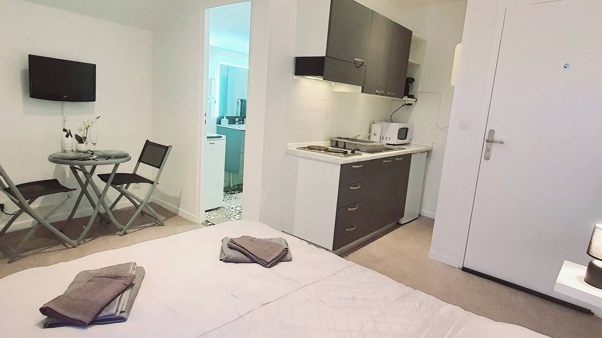 Vierzon Apartment | *_* Chic & Contemporary *_*