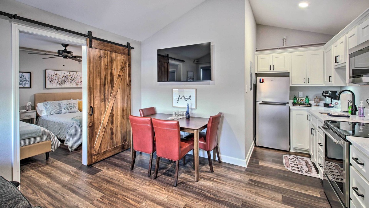 Hot Springs Cottage | Chic Cottage 8 in Spa City: Uptown Paradise!