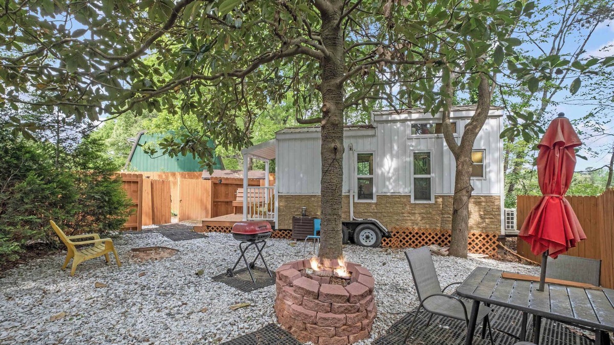 Roswell Cabin | Chic & Cozy Retreat: Modern Tiny Cabin for Two