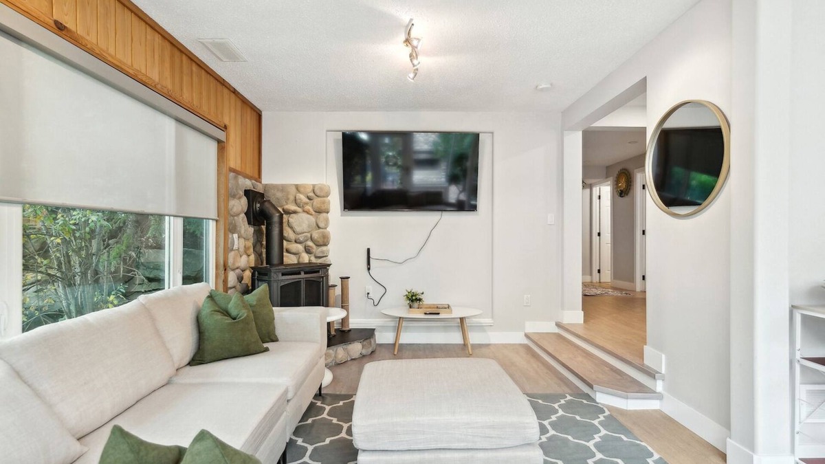 Bridlewood House | Chic DBL Suite Oasis with Hot Tub-Sleeps 15