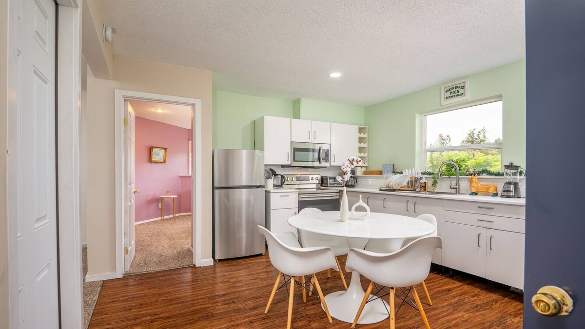 Old Evergreen Highway Apartment | Chic Designer Retreat Nestled in an Upscale, Tranquil Enclave