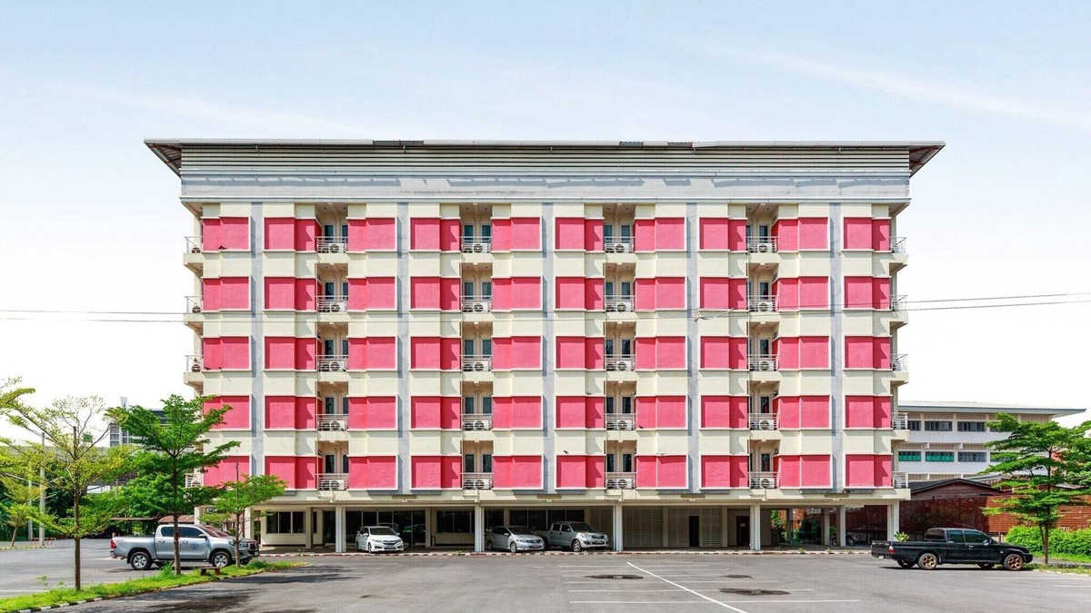Bang Kra So House | Chic Double Retreat | Cozy Vresotel Comfort