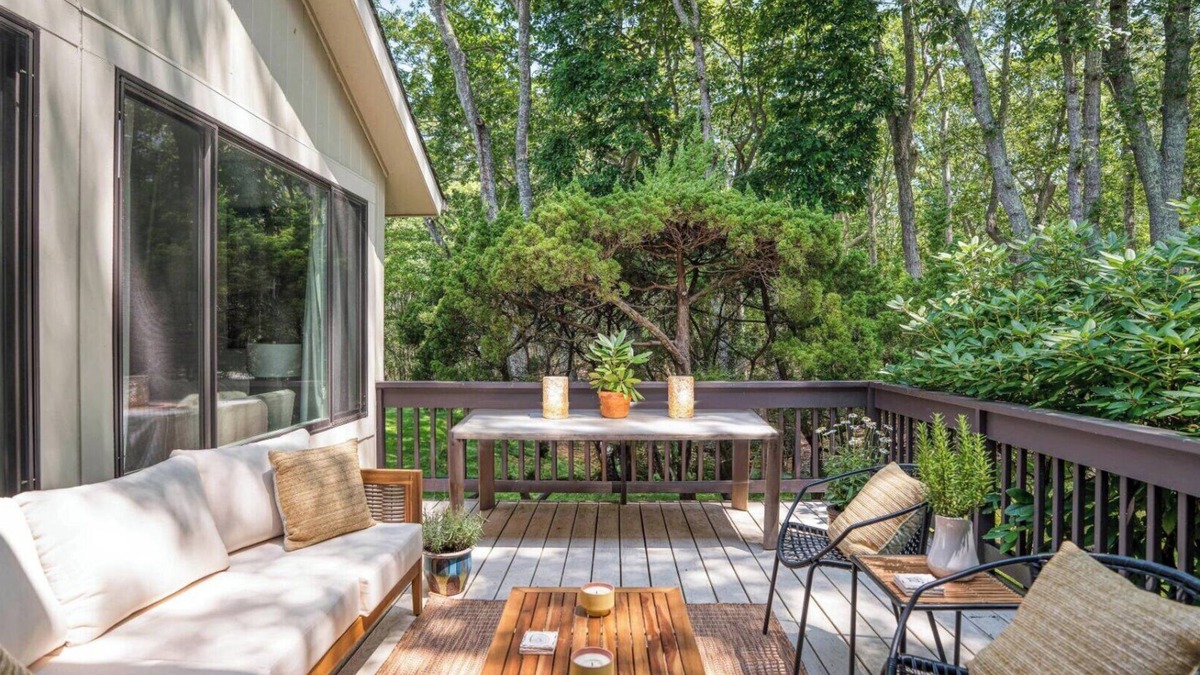 East Hampton House | Chic East Hampton Hideaway with Deck, Community Pool & Tennis
