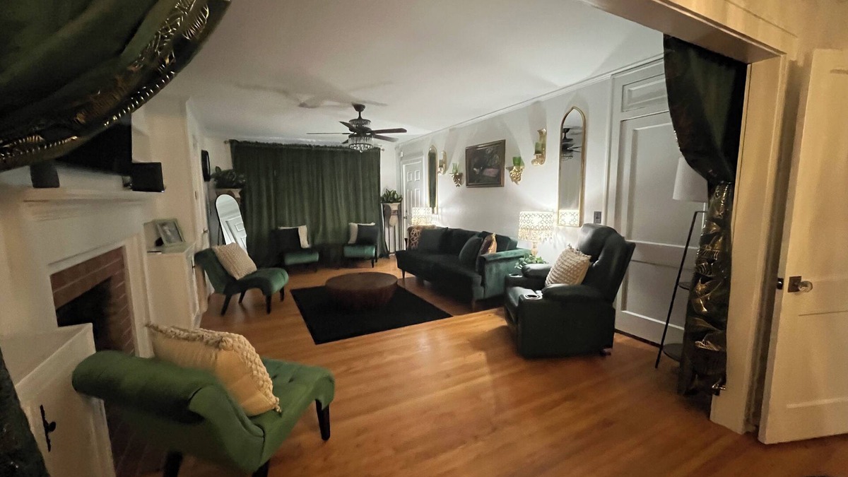 Andalusia House | Chic Escape 4BR-2BA Andalusia Retreat – Sleeps 10, King Suite & Twin Bunks