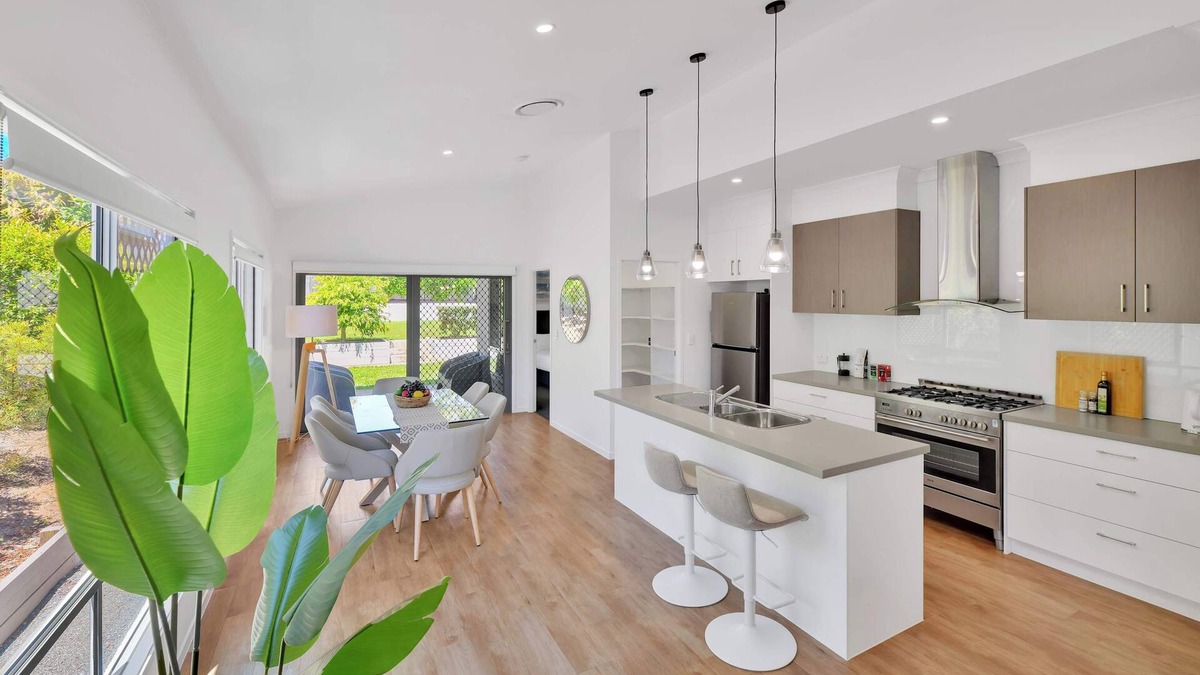 Scarborough House | Chic Family Friendly 4BR Retreat Near Redcliffe