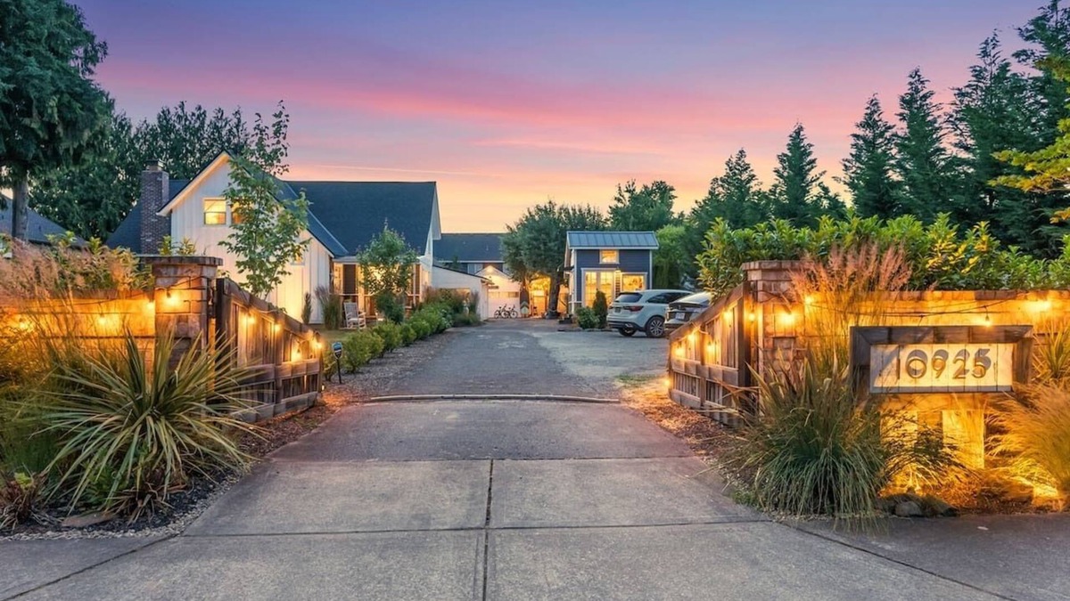 Wilsonville House | Chic Farmhouse & Glamp Spot