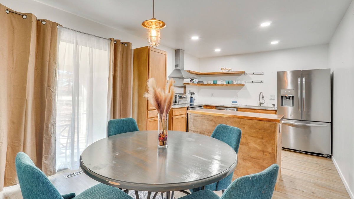 Eureka Springs House | Chic Farmhouse, 3Mi to Lake-Pet Friendly & Golfing