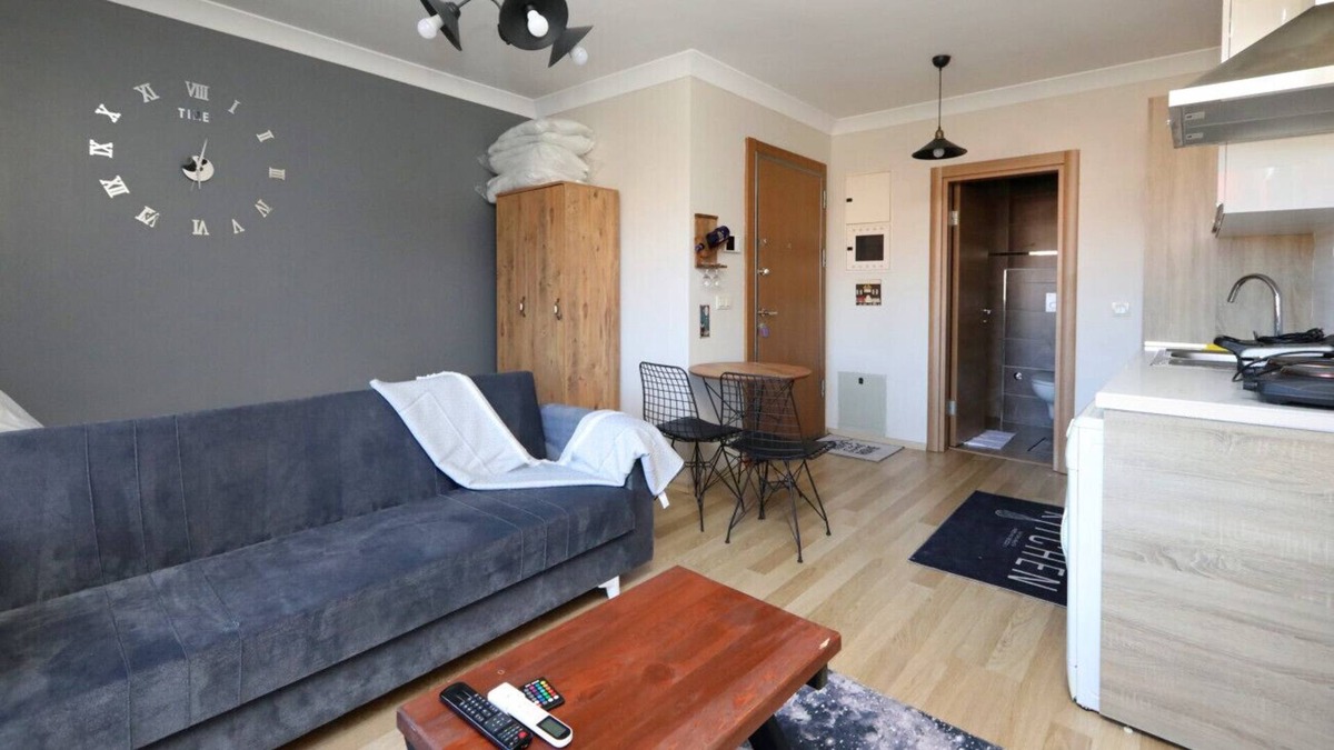 Pendik Apartment | Chic Flat w Balcony, 15 min to Airport and Viaport
