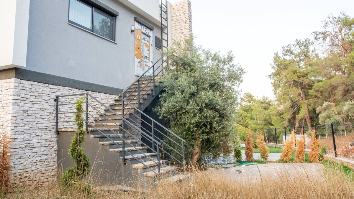 Milas Apartment | Chic Flat w Garden 1 min to Milas Coast