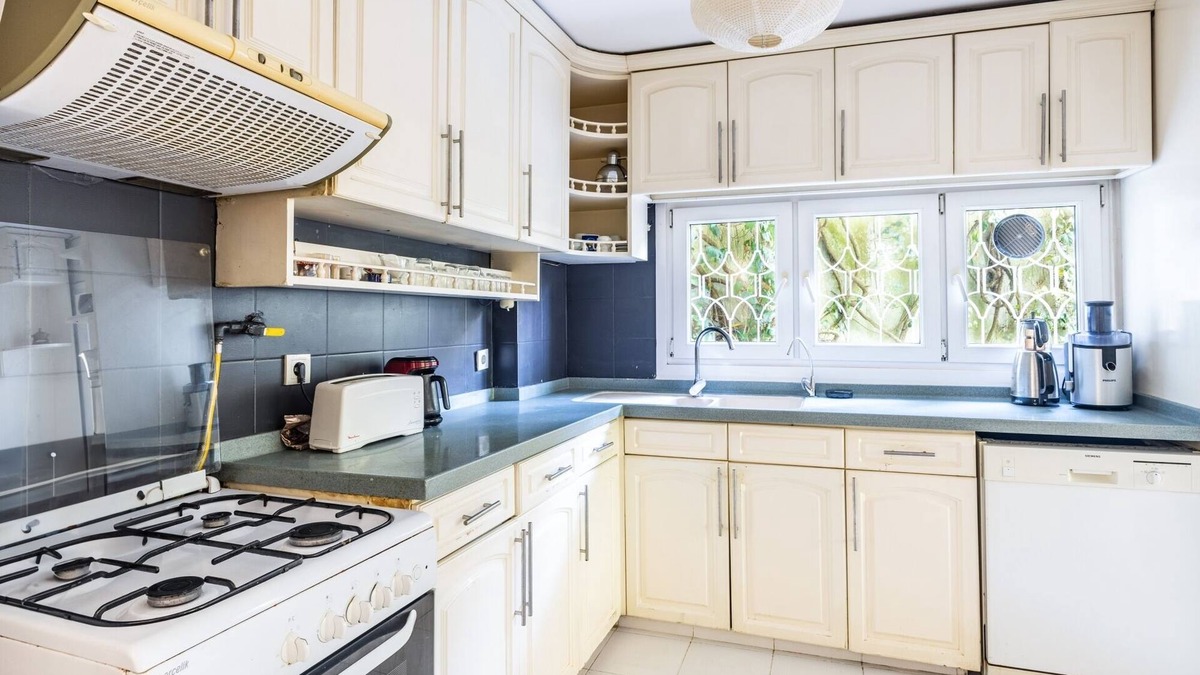 Arnavutkoy Apartment | Chic Flat w Garden in Bebek, Lux Side of Istanbul