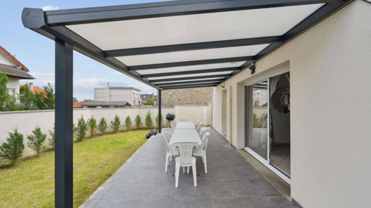 Villabe Villa | Chic friendly and spacious house with parking, terrasse and garden