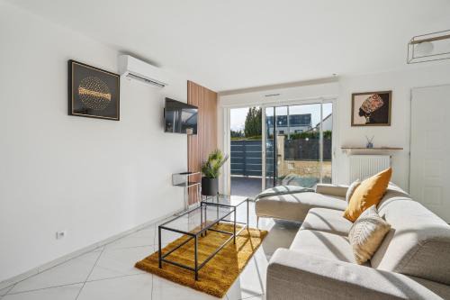 Villejust Apartment | Chic friendly and spacious house