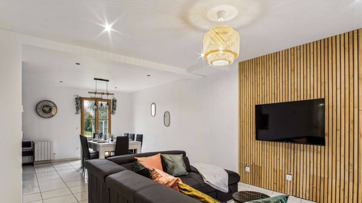 Meaux Apartment | Chic friendly and spacious house