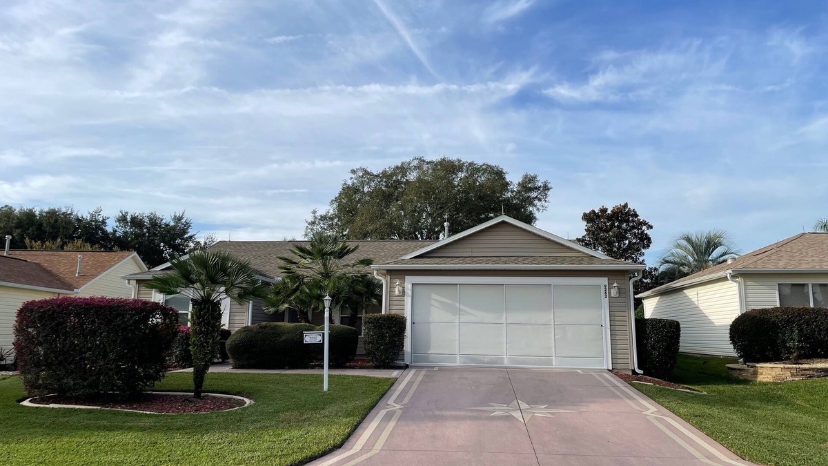 Springdale House | Chic Gem in The Villages - Modern Amenities & Prime Location! Call today!