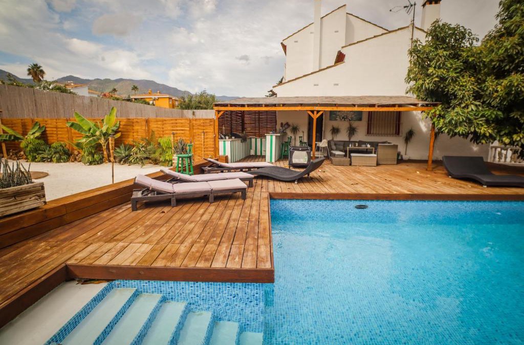 Alhaurin de la Torre Ski Chalet | Chic Guesthouse