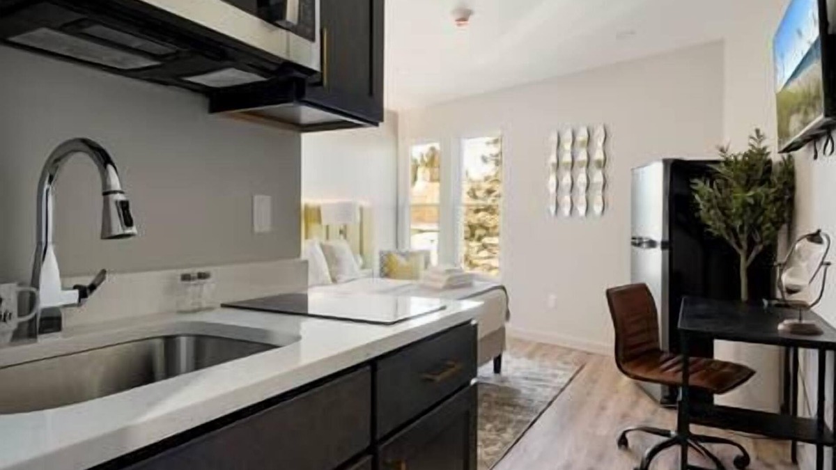 Middletown Condo | Chic Haven: Modern and Stylish and Cozy Ambiance